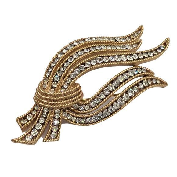 Crown Trifari Jewelry - Vintage Crown Trifari Cavalcade Ribbon Brooch Pin Gold
